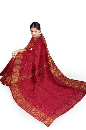 Magenta Soft Saree With Blouse Piece - Elegance in Handloom Weave